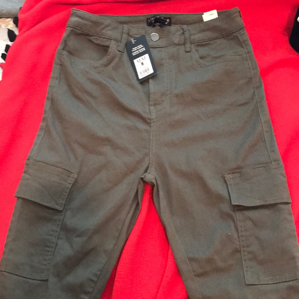 Forever 21 , with high raise slim cargo pants - Picture 3 of 4